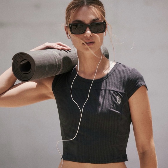 FP Movement Tempo Ribbed Baby Tee NWT Size XS in Black Free People Crop Top - Picture 4 of 9